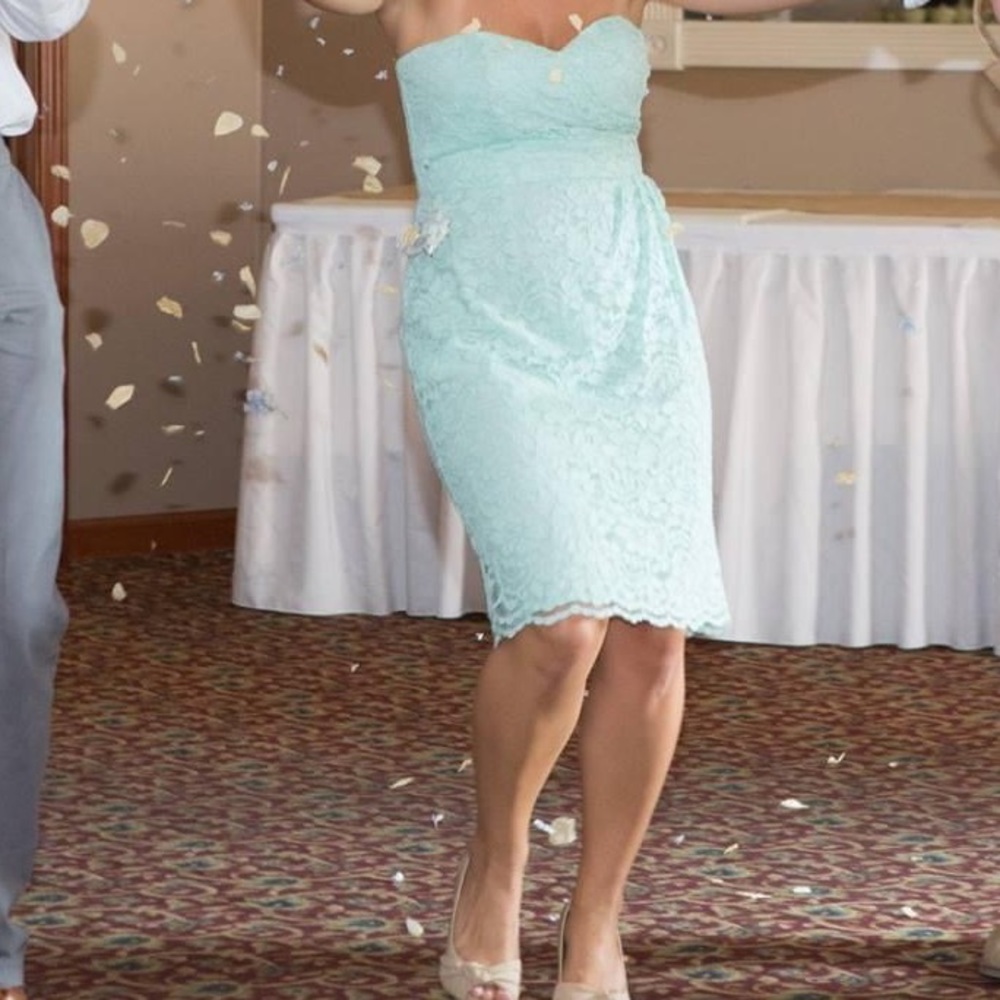 Lace sweetheart neck bridesmaid’s dress